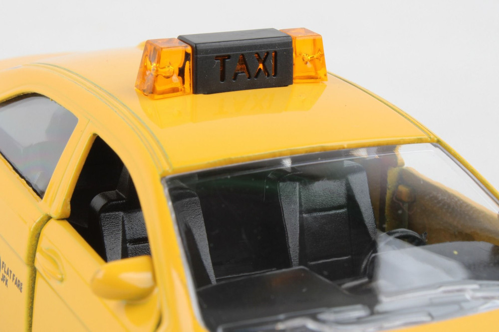 NYC Taxi Pullback, Yellow - Daron NY56421 - 1/37 Scale Diecast