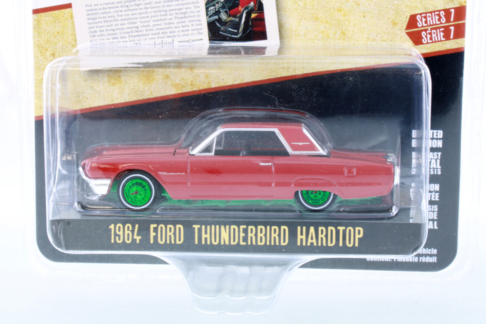 1/64　グリーンライト　チェイス FORD THUNDERBIRD RAW CHASE GREENLIGHT 1976 Ford Thunderbird Gold & Beige 1:64