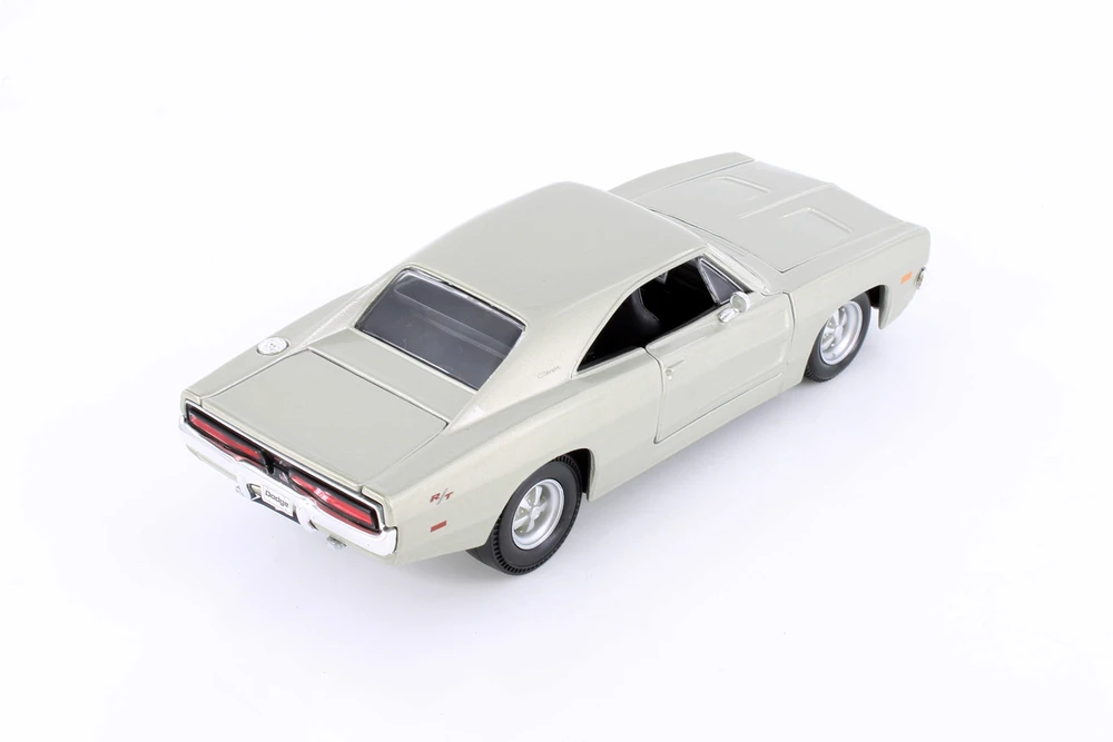 1969 Dodge Charger R/T Hardtop, Silver - Showcasts 38256SV - 1/25 Scale Diecast Model Toy Car