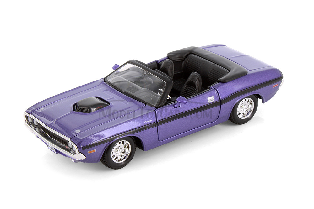 1970 Dodge Challenger R/T Convertible, Purple, Showcasts 38264PR - 1/24 Scale Diecast Model Toy Car