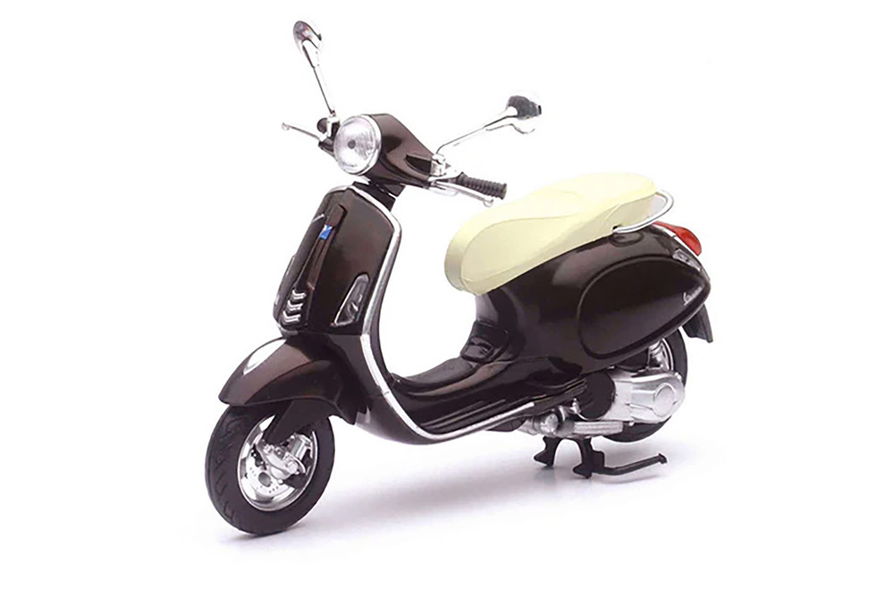 2013 Vespa Primavera Scooter, Brown - New Ray 57553 - 1/12 Scale