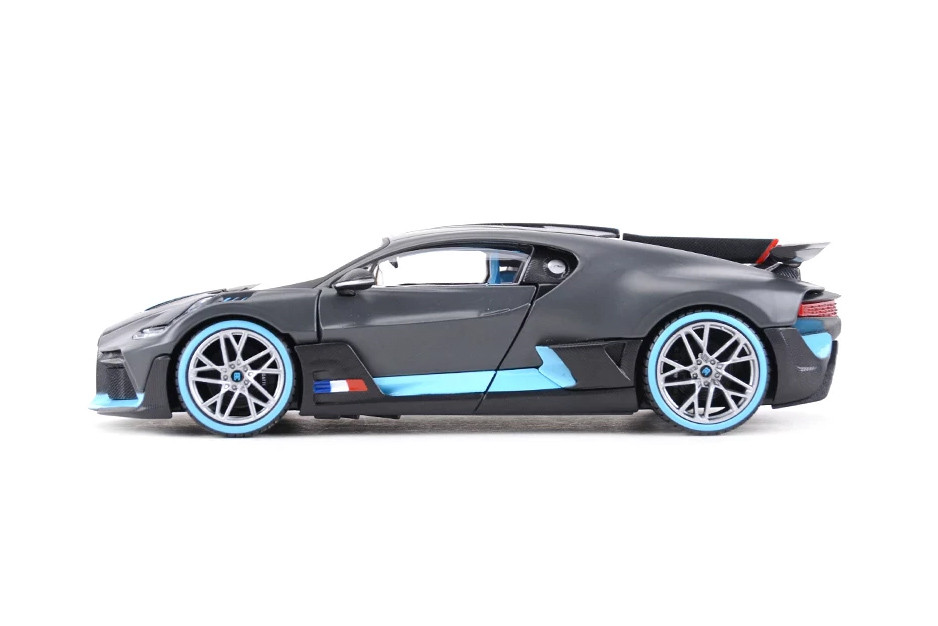 2019 Bugatti DIVO Hardtop, Gray - Showcasts 37526 - 1/24 Scale Diecast Model Toy Car (1 Car, No Box)