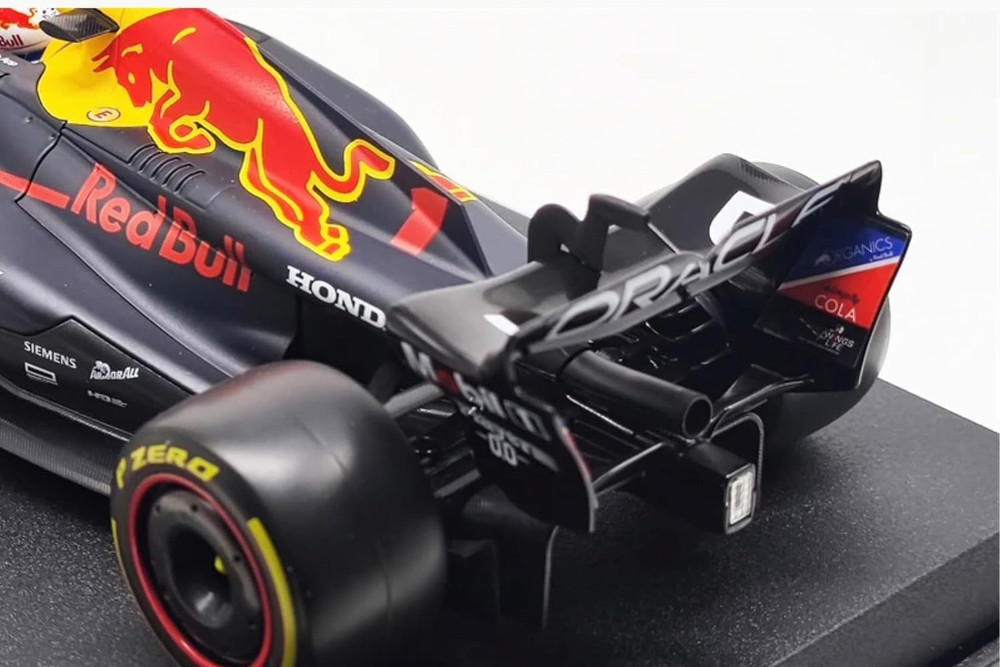 2023 Oracle Red Bull Racing RB19, #1 Max Verstappen - Bburago 18