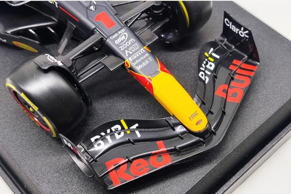 2023 Oracle Red Bull Racing RB19, #1 Max Verstappen - Bburago 18-18003/1 - 1/18 Scale Diecast Model Toy Car