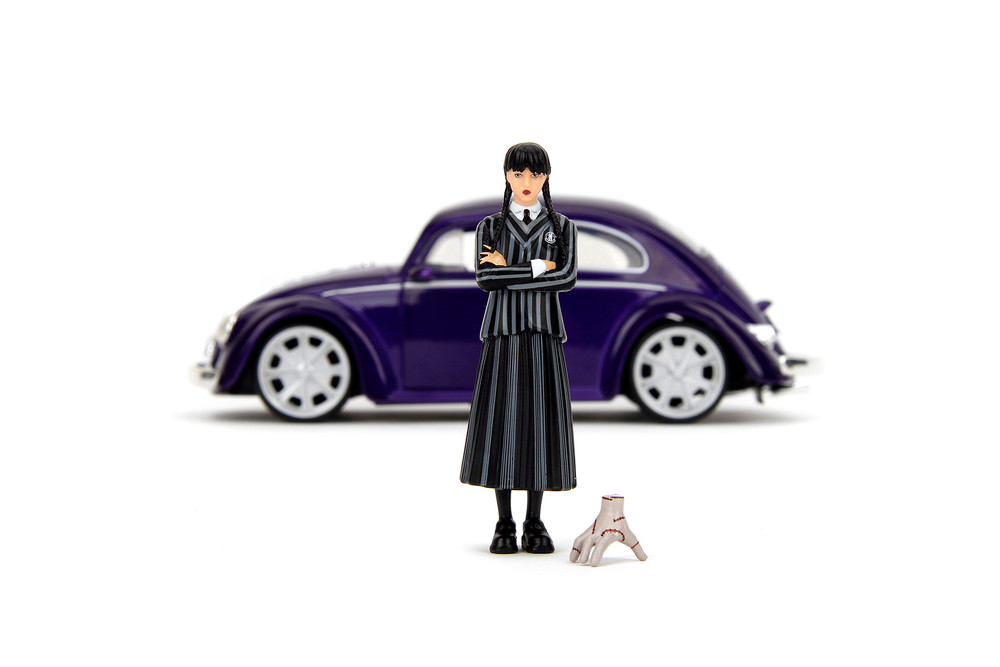 ミニカー WEDNESDAY VW Beetle w/WEDNESDAY ADDAMS Volkswagen Beetle Purple Metallic and Wednesday Addams