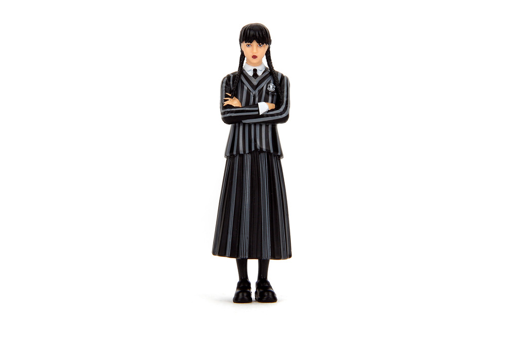 Volkswagen Beetle w/Wednesday Addams & Thing Figure, Purple - Jada