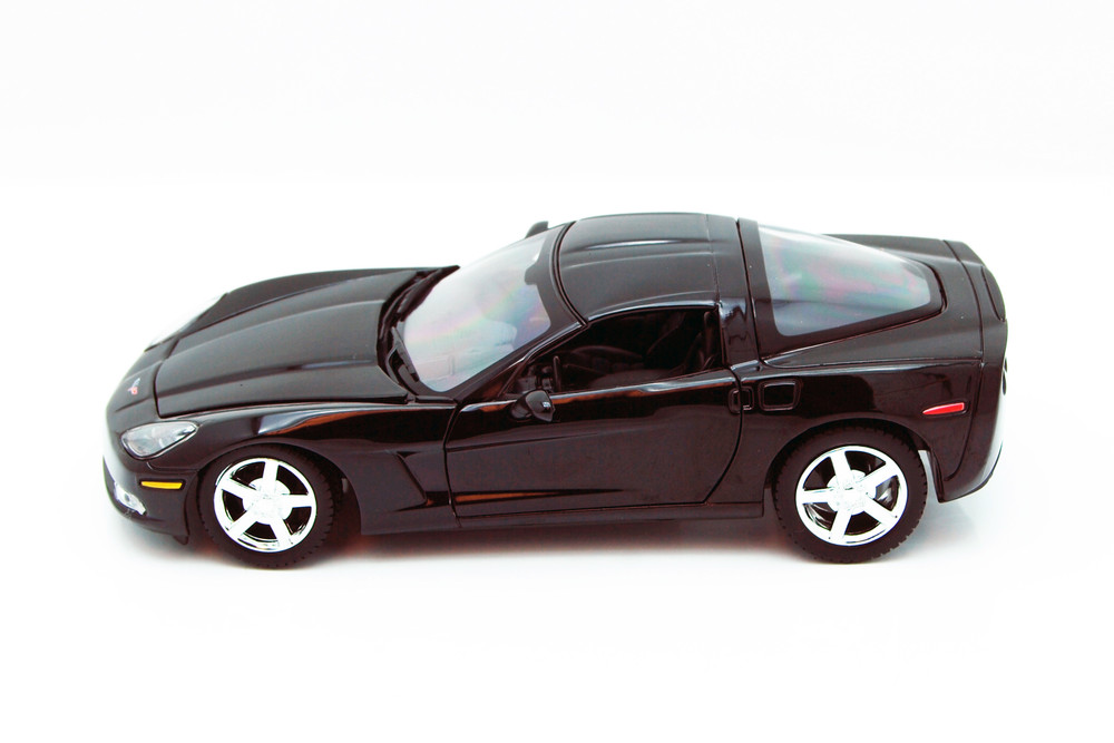 2005 Chevy Corvette C6 Hardtop, Black - Showcasts 77270BK - 1/24 Scale Diecast Model Toy Car