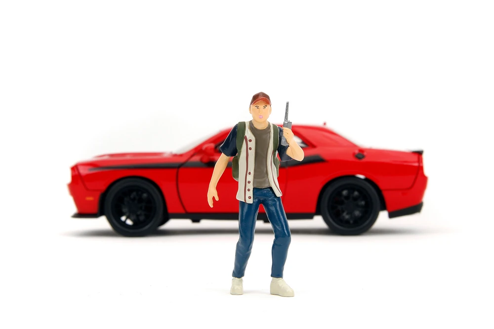 2015 Dodge Challenger SRT w/Glenn Diecast Figure, "The Walking Dead" - Jada Toys 35185 - 1/24 Scale Diecast Model Toy Car