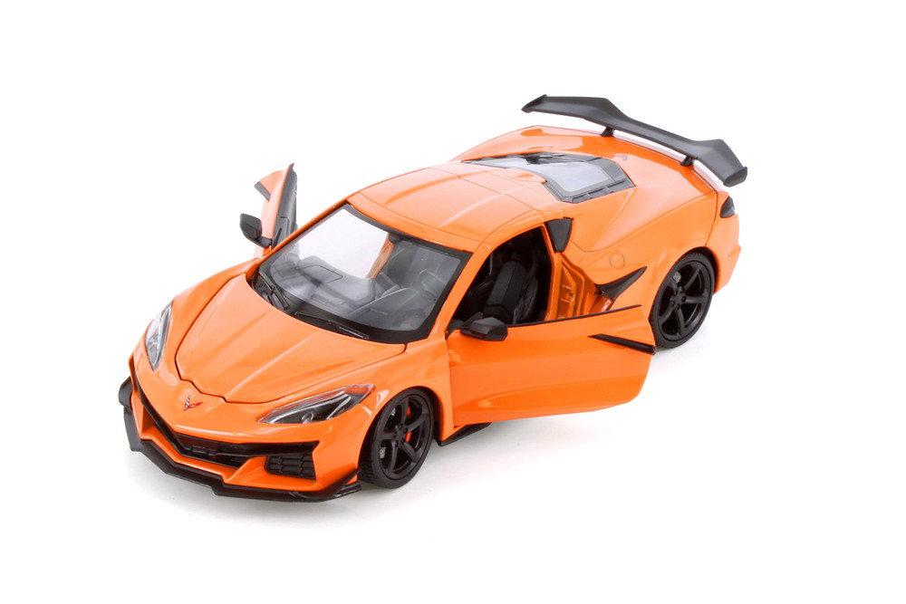 2023 Chevy Corvette Z06 Hardtop Sports Car, Orange - Welly 24120/4D - 1/24 Scale Diecast Model Toy Car