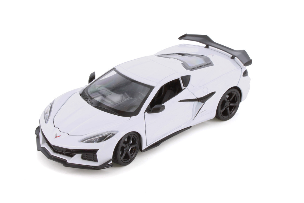 2023 Chevy Corvette Z06 Hardtop Sports Car, White - Welly 24120/4D
