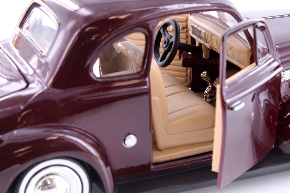 1939 Chevy Coupe Hardtop, Burgundy - Showcasts 77247BGD - 1/24