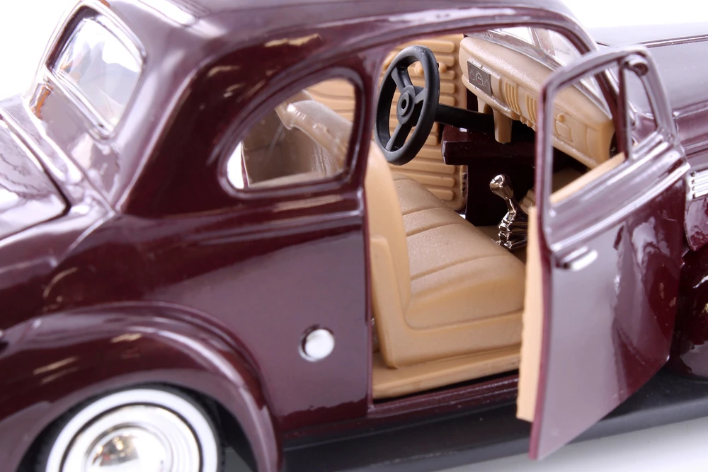 1939 Chevy Coupe Hardtop, Burgundy - Showcasts 77247BGD - 1/24 Scale Diecast Model Toy Car