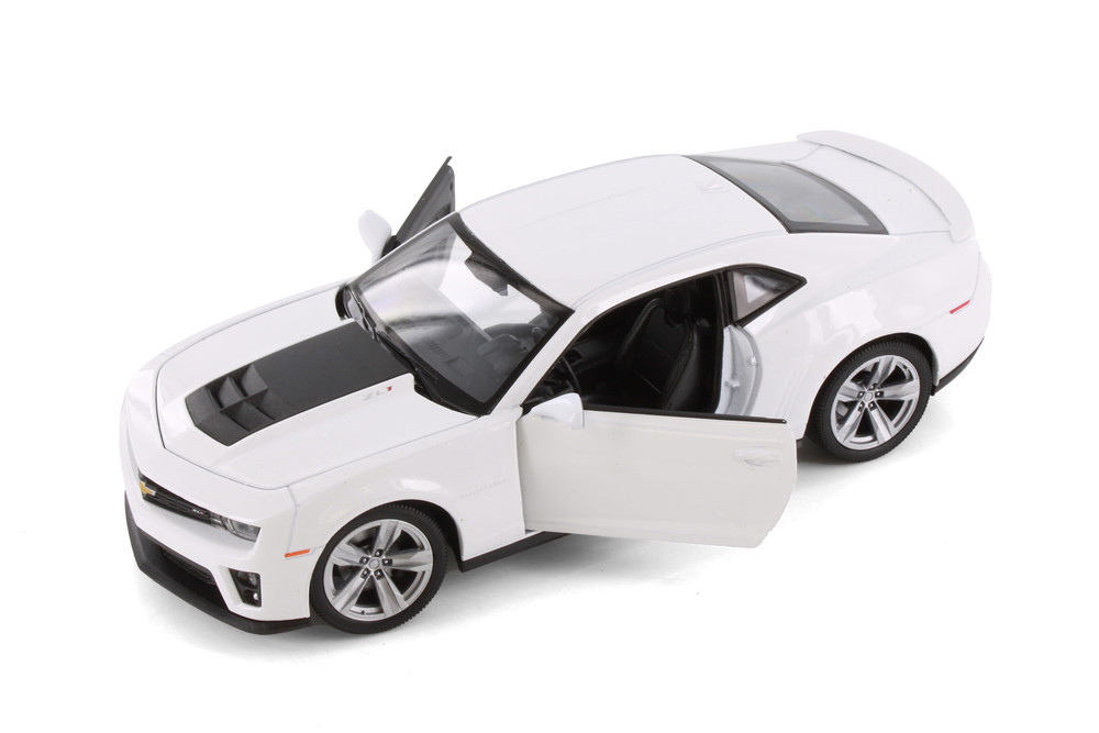 Chevy Camaro ZLI Hard Top Muscle Car, White - Welly 24042 - 1/24