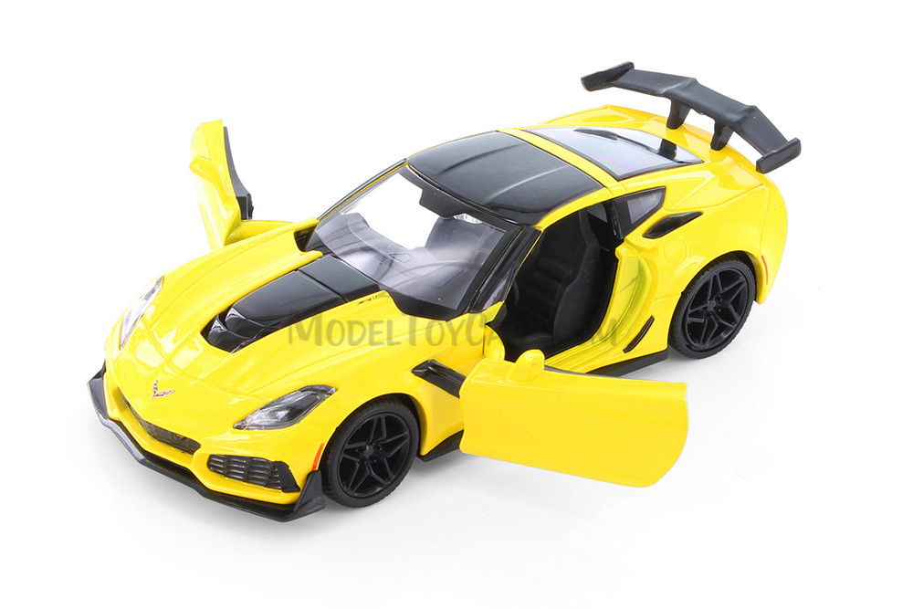 2019 Chevy® Corvette® ZR1 Hardtop, Yellow - Showcasts® 71356D - 1/24 Scale Diecast Model Toy Car