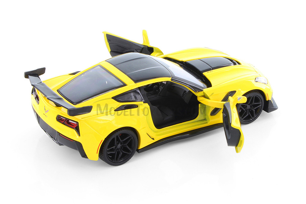 2019 Chevy® Corvette® ZR1 Hardtop, Yellow - Showcasts® 71356D - 1/24 Scale Diecast Model Toy Car