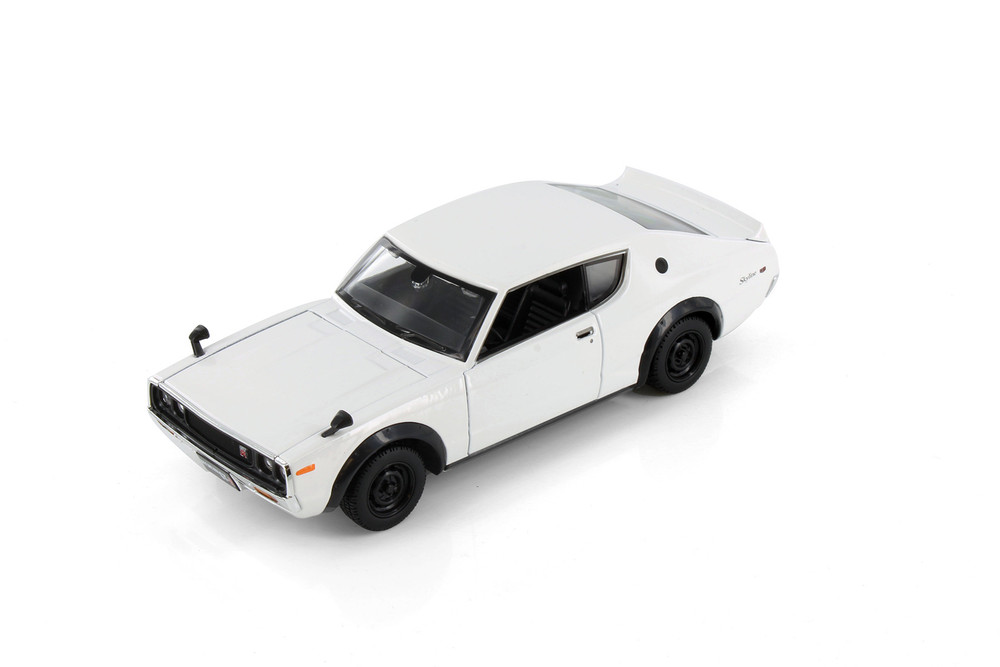1973 Nissan Skyline 2000GT-R, White - Showcasts 37904/28 - 1/24 Scale Diecast Model Toy Car