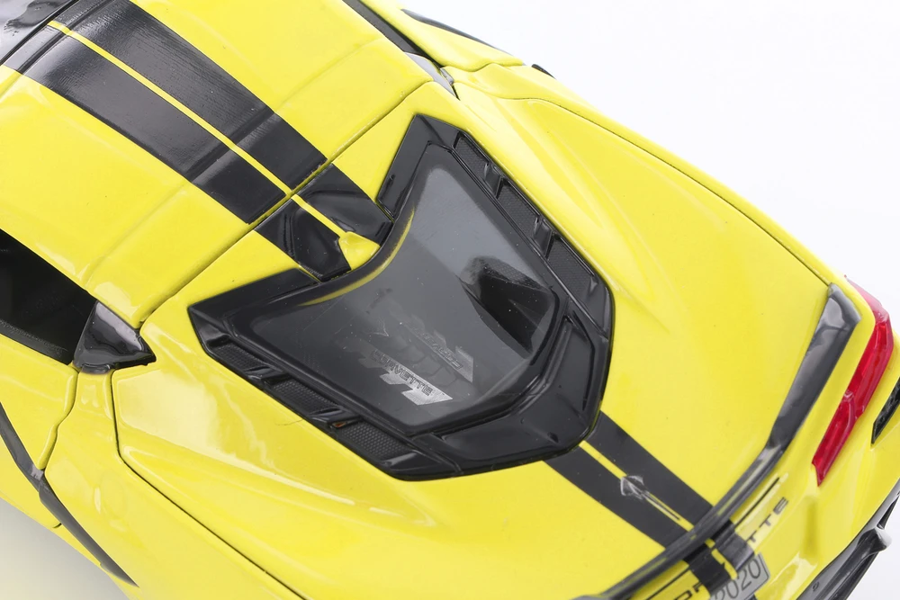 2020 Chevy Corvette Stingray Coupe Z51 Hardtop, Yellow - Showcasts 38527YL - 1/24 Scale Diecast Model Toy Car