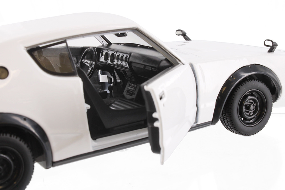 1973 Nissan Skyline 2000 GT-R KPGC110 Hardtop, White - Showcasts 38528WT - 1/24 Scale Diecast Model Toy Car