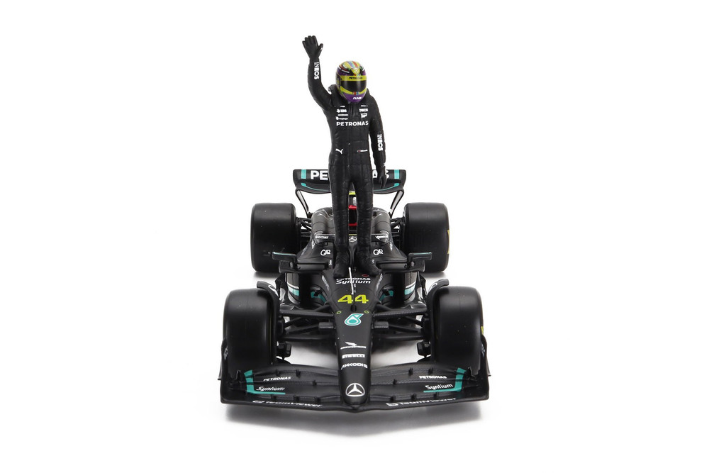 2023 Mercedes-Benz AMG Petronas w/Driver, #44 Lewis Hamilton - Bburago 18-28037/44 - 1/24 Scale Diecast Model Toy Car