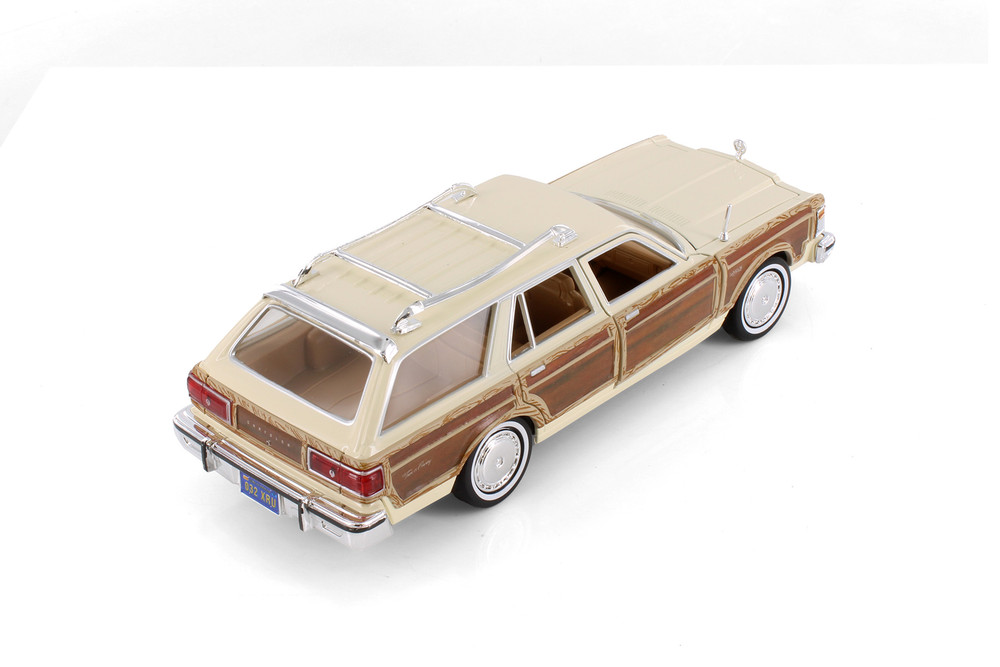 1979 Chrysler LeBaron Town & Country Wagon, Cream - Showcasts 77331D - 1/24 Scale Diecast Model Toy Car