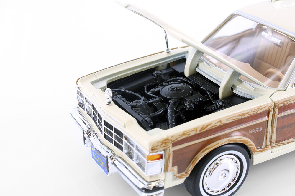 1979 Chrysler LeBaron Town & Country Wagon, Cream - Showcasts 77331D - 1/24 Scale Diecast Model Toy Car