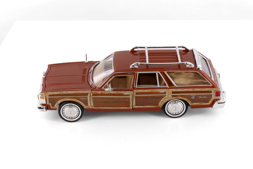 1979 Chrysler LeBaron Town & Country Wagon, Brown - Showcasts 77331D - 1/24 Scale Diecast Model Toy Car