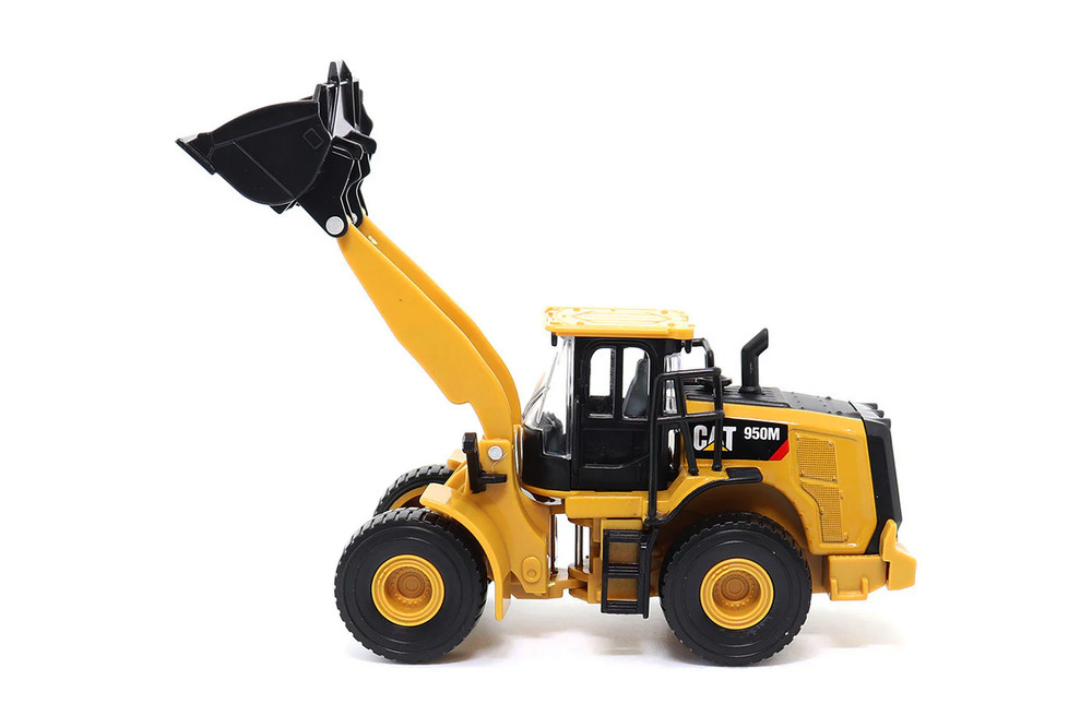 Caterpillar 950M Wheel Loader, Yellow/Black - Diecast Masters 84646CS - 1/64 Scale Diecast Model Toy Car