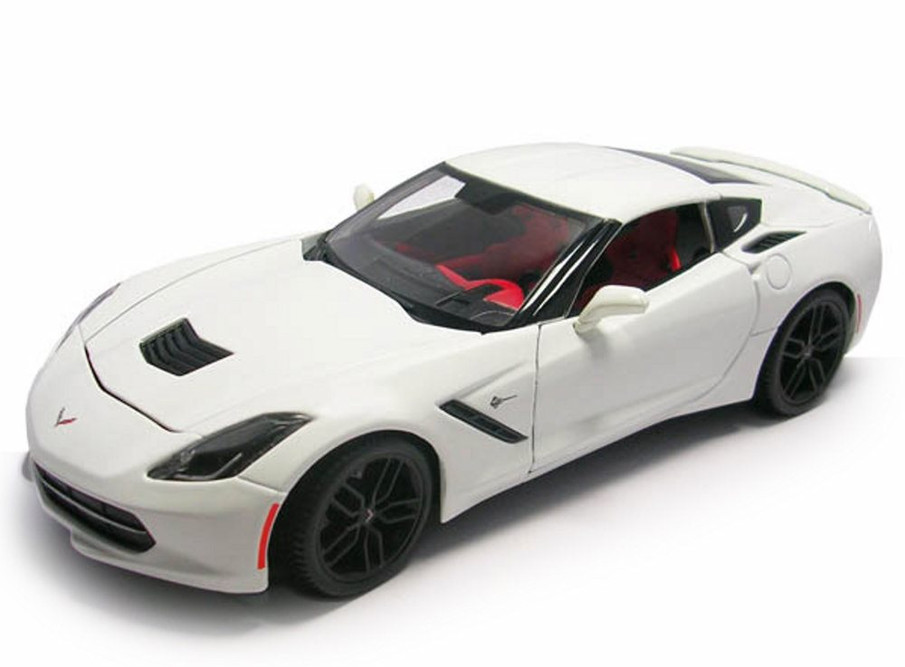 2014 Chevrolet Corvette Stingray, White - Maisto 31677 - 1/18 scale diecast  model car