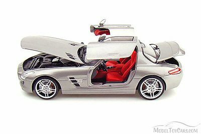 Mercedes-Benz SLS AMG, Silver - Mondomotors MO50106 - 1/18 Scale