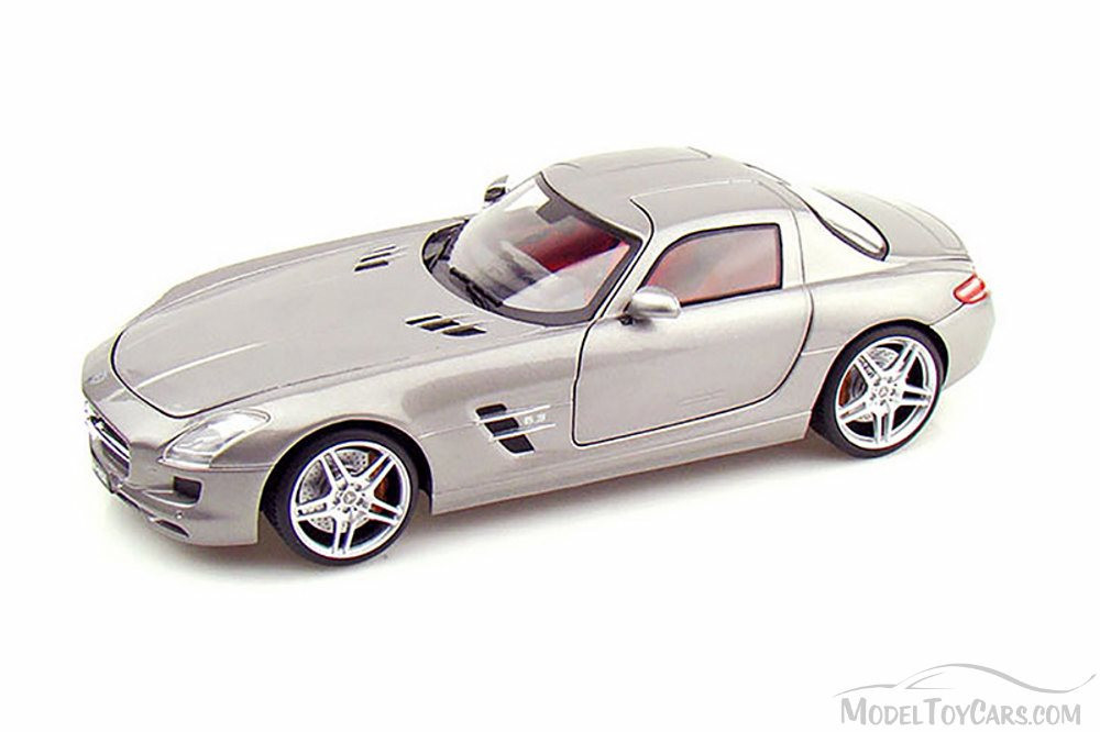 Mercedes-Benz AMG シルバー ミニカー 1/18 1/18 Mercedes-Benz AMG ONE Silver Diecast Model by NZG