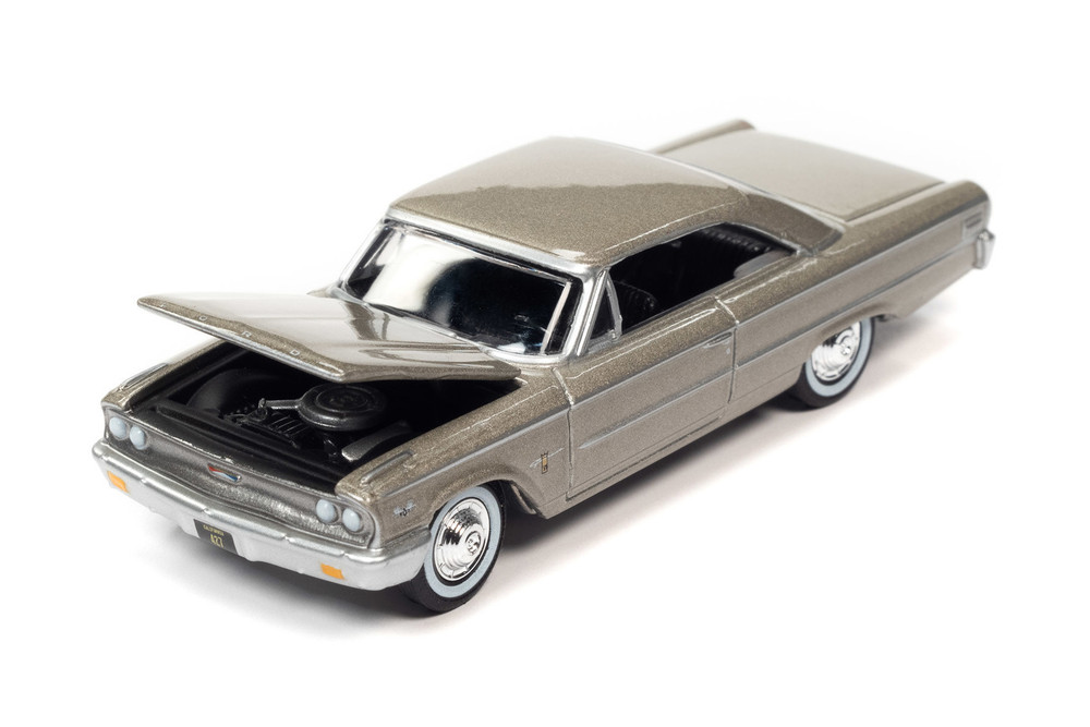 1963 Ford Galaxie 500, Champagne Poly - Johnny Lightning JLMC028/48B - 1/64 Scale Diecast Model Toy Car
