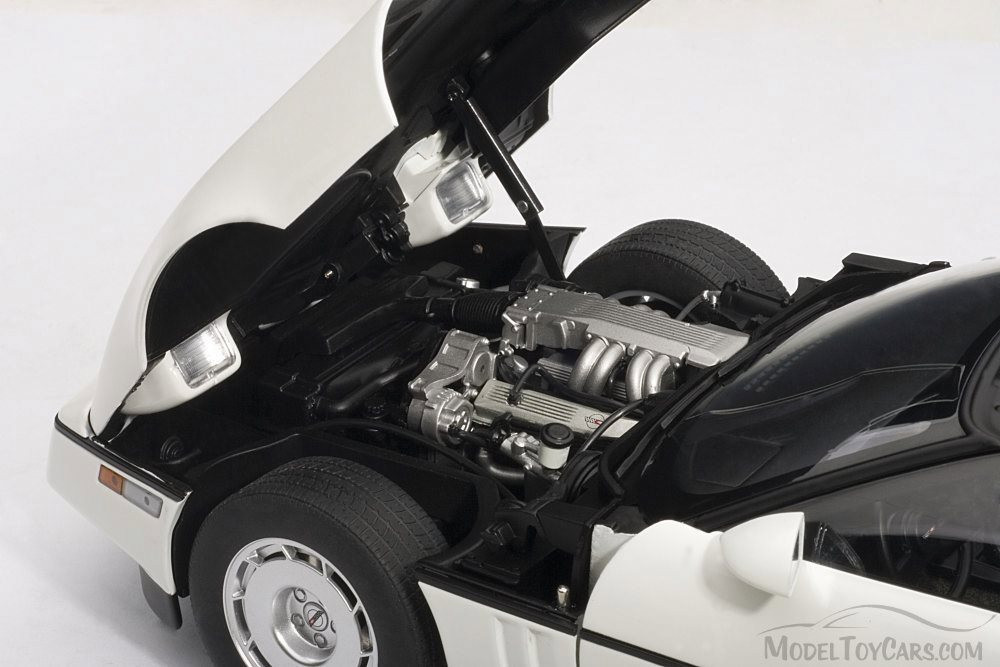 1986 Chevy Corvette, White - Auto Art 71243 - 1/18 Scale Diecast