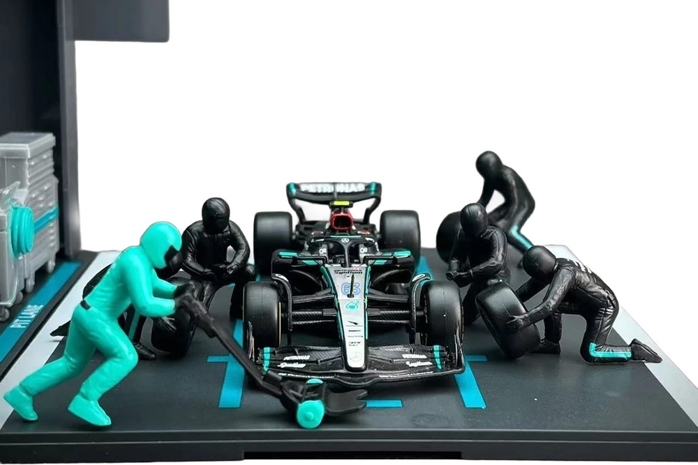 Mercedes-Benz AMG Petronas Diorama Set, #63 George Russell