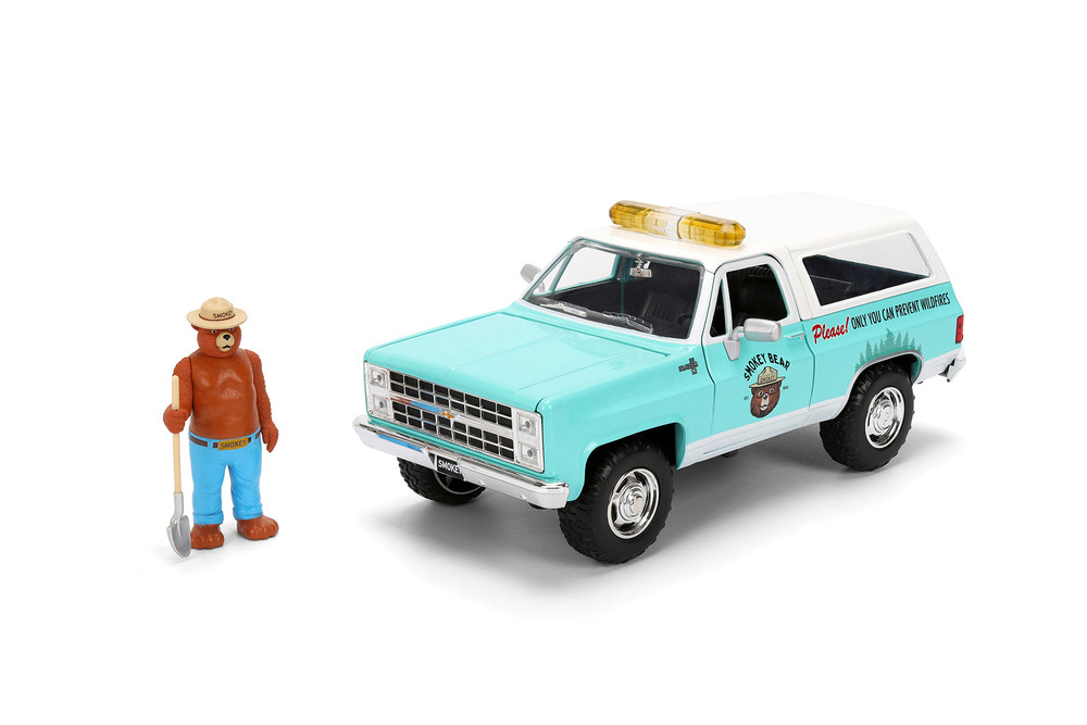 JADA 1980 シボレーブレーザー & スモーキーベアー・フィギア 1980 Chevy Blazer w/Smokey Bear Figure, Light Green - Jada Toys