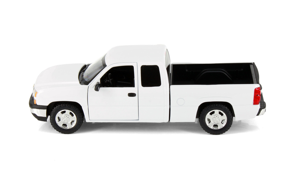 2006 Chevy Silverado 1500 Double Cab Truck, White - Showcasts 77393D - 1/25 Scale Diecast Model Toy Car