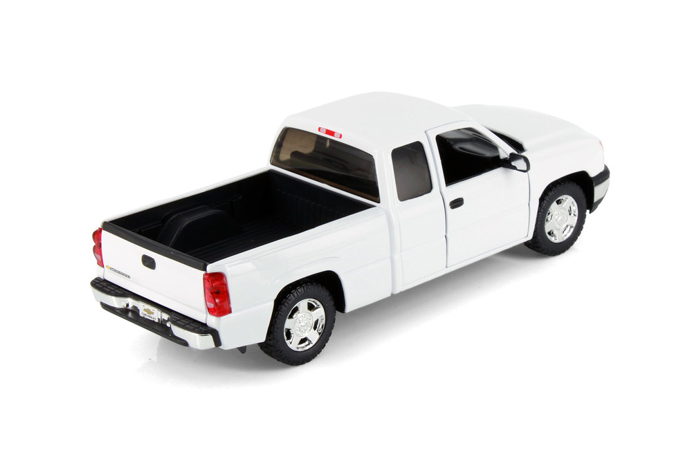2006 Chevy Silverado 1500 Double Cab Truck, White - Showcasts 77393D - 1/25 Scale Diecast Model Toy Car
