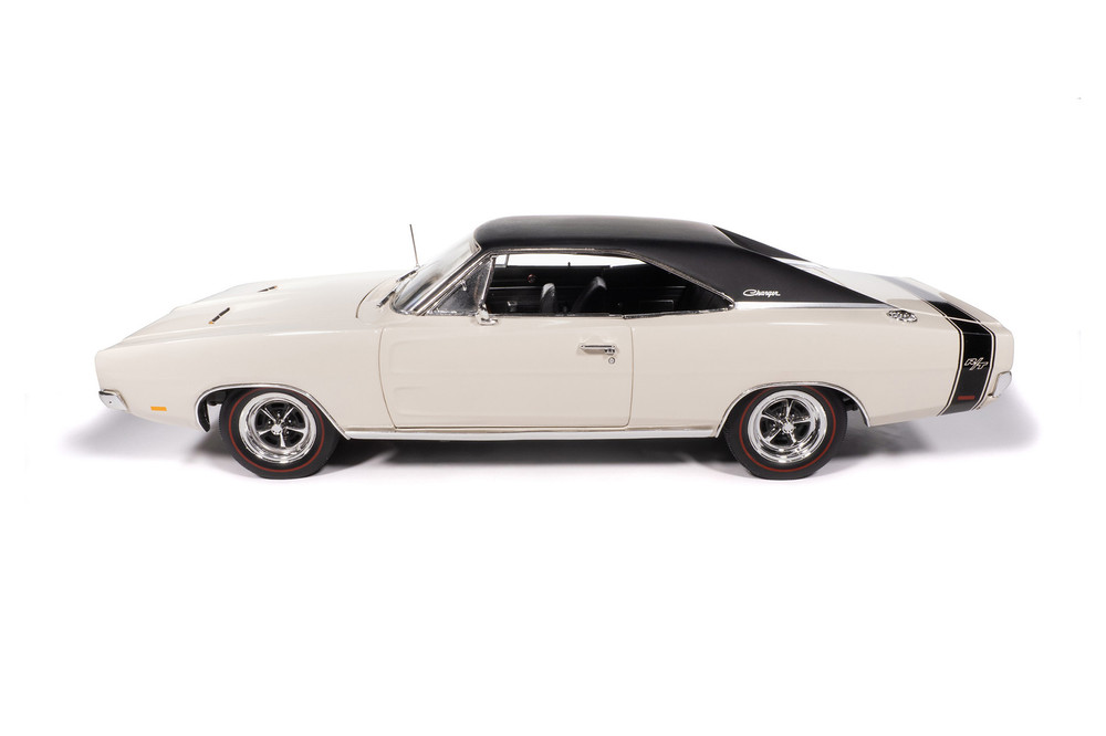 1969 Dodge Charger R/T, White - Auto World AMM1352 - 1/18 Scale
