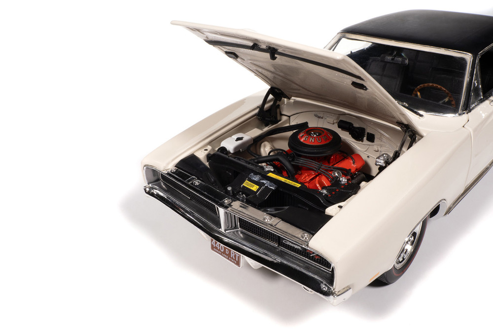 1969 Dodge Charger R/T, White - Auto World AMM1352 - 1/18 Scale