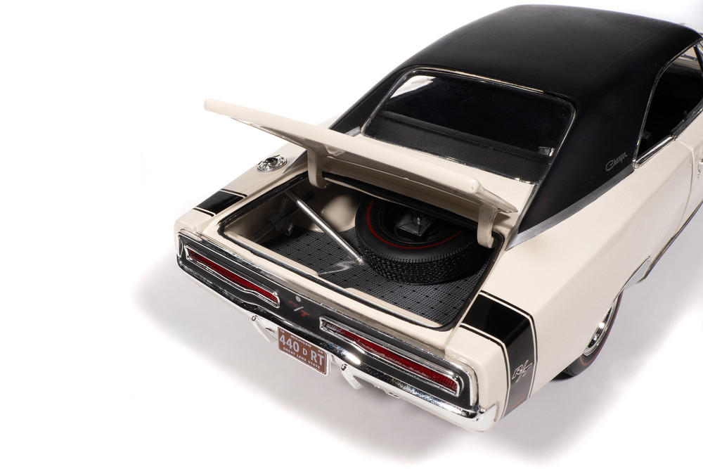 1969 Dodge Charger R/T, White - Auto World AMM1352 - 1/18 Scale