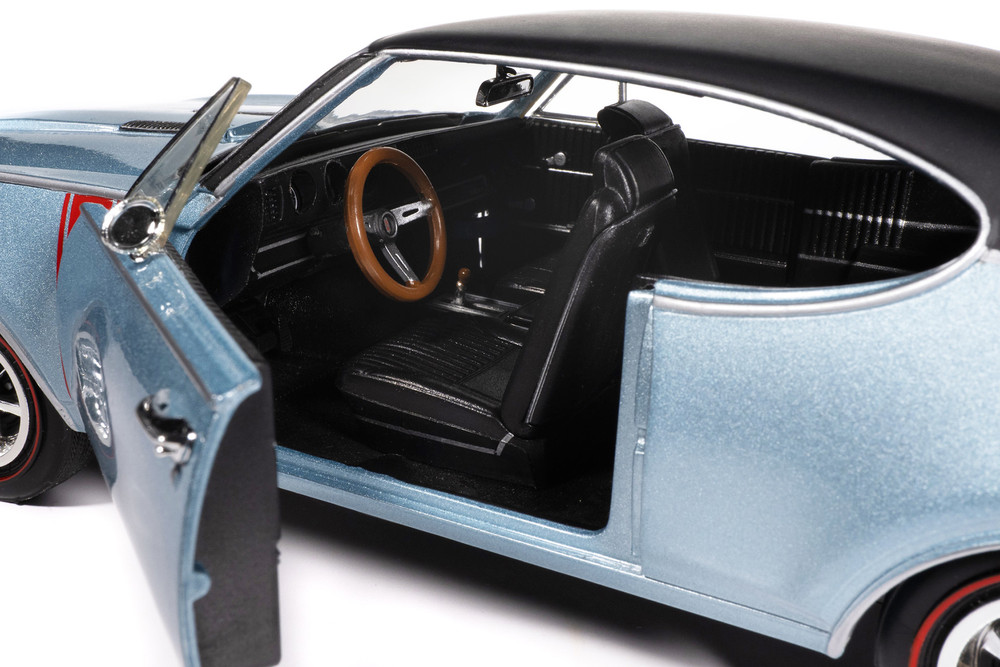 1968 Oldsmobile 442 W30 Holiday Coupe, Teal Frost - Auto World AMM1350 - 1/18 Scale Diecast Model Toy Car