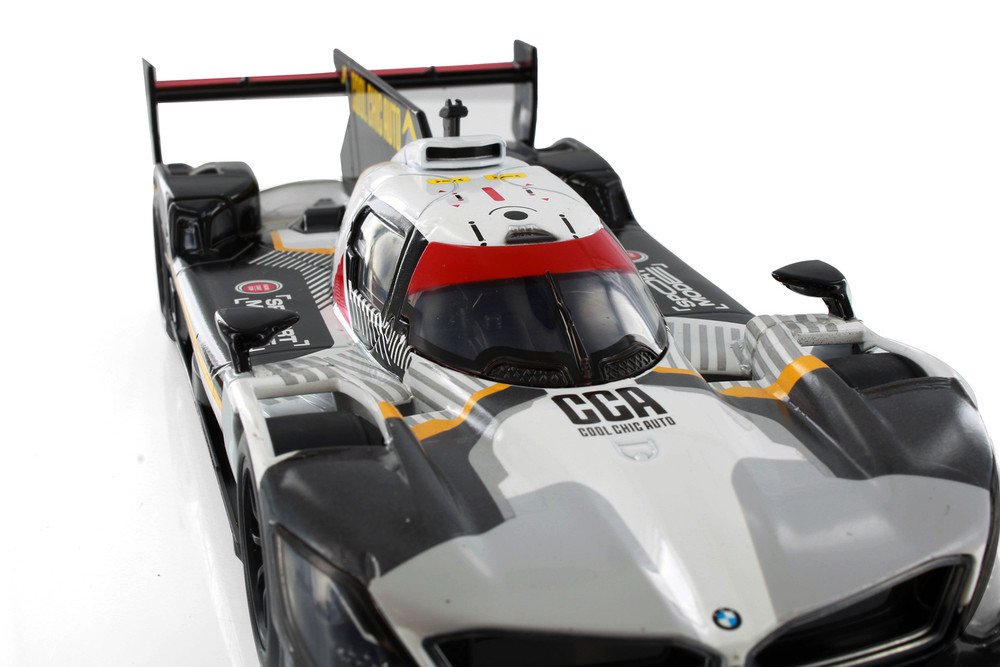 BMW M Hybrid V8, White/Black - Showcasts 68285D - 1/24 Scale
