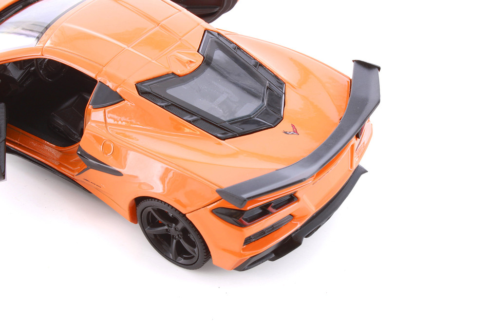 2023 Chevy Corvette Z06 Hardtop, Orange - Welly 24120WOR - 1/24 Scale Diecast Model Toy Car