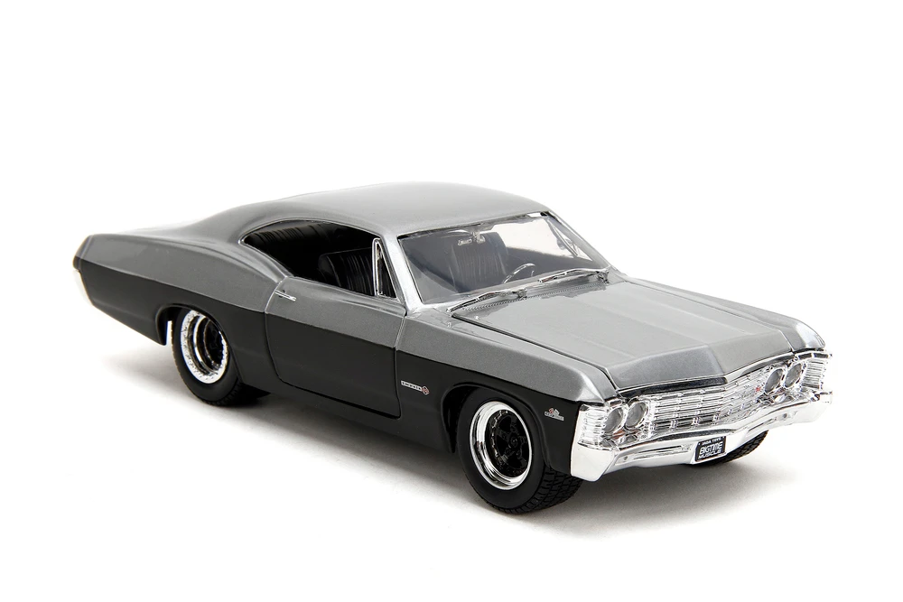 1967 Chevy Impala SS Hardtop, Silver/Black - Jada Toys 35217 - 1/24 Scale Diecast Model Toy Car