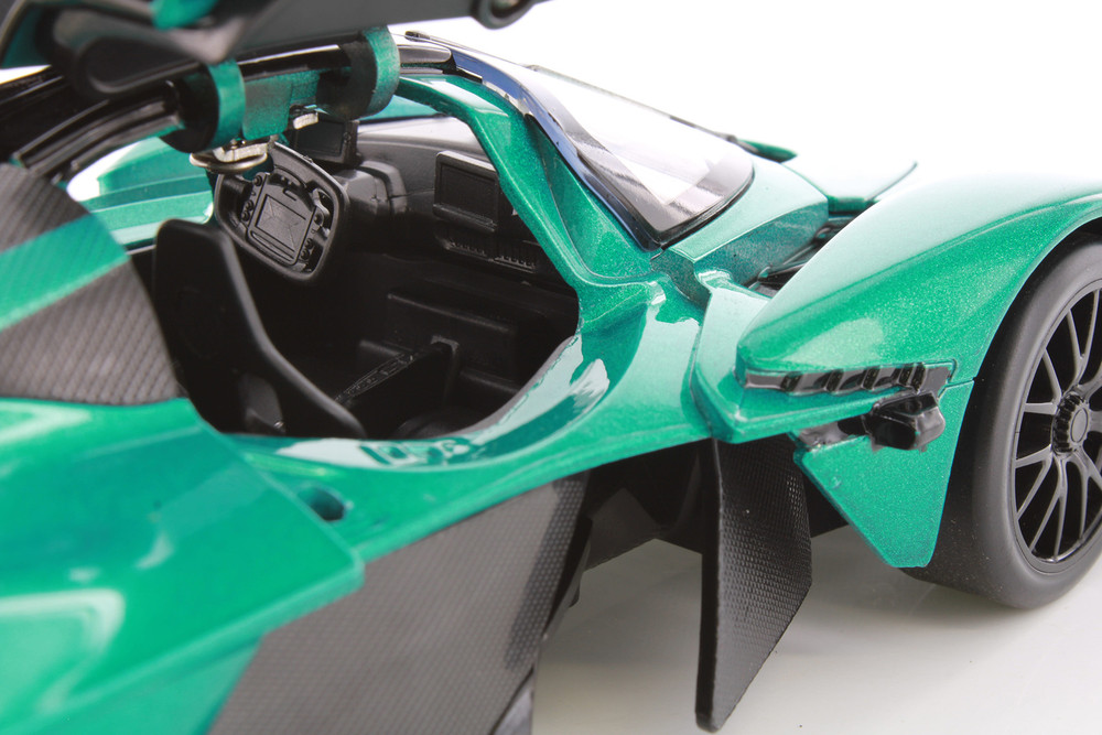 2024 Aston Martin Valkyrie, Green - Showcasts 661298D - 1/24 Scale Diecast Model Toy Car