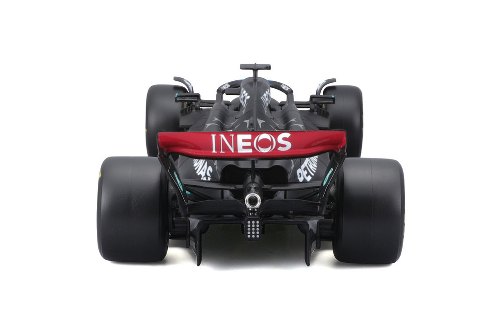 2023 Mercedes-Benz AMG Petronas w/Driver, #63 George Russell - Bburago 18-28028/63A - 1/24 Scale Diecast Model Toy Car