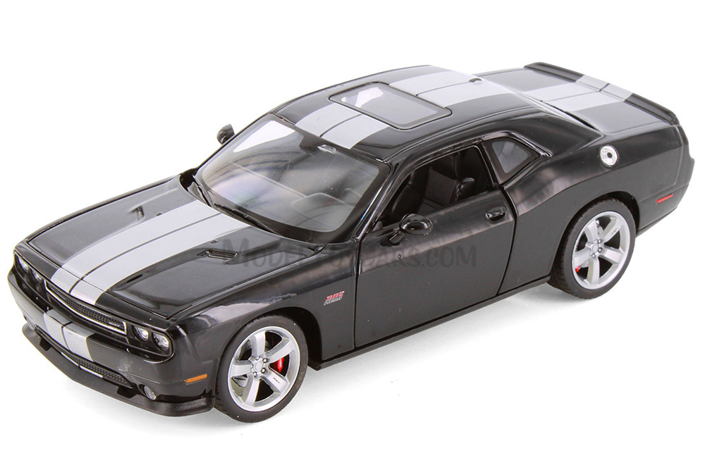 Box of 4 2013 Dodge Challenger SRT Hard Top, ASSTD - Showcasts® 24049/4D - 1/24 Scale Diecast Model Toy Cars