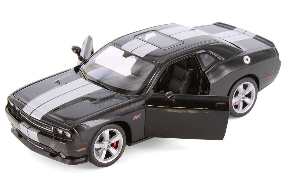 Box of 4 2013 Dodge Challenger SRT Hard Top, ASSTD - Showcasts® 24049/4D - 1/24 Scale Diecast Model Toy Cars