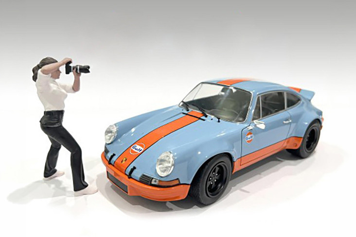 "Photographers" Figure #2, Black/White - Showcasts AD-25302 - 1/24 Scale Resin Diorama Figurine