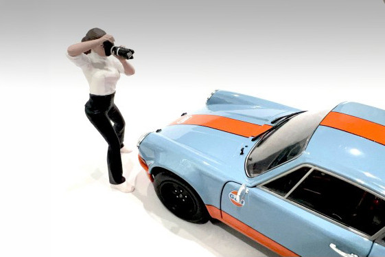 "Photographers" Figure #2, Black/White - Showcasts AD-25302 - 1/24 Scale Resin Diorama Figurine