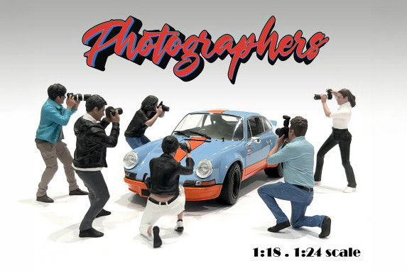 "Photographers" Figure #2, Black/White - Showcasts AD-19302 - 1/18 Scale Resin Diorama Figurine